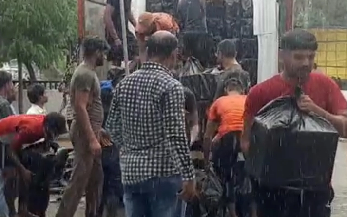 A truck laden with liquor worth lakhs of rupees was seized from Sankarda Highway in Vadodara