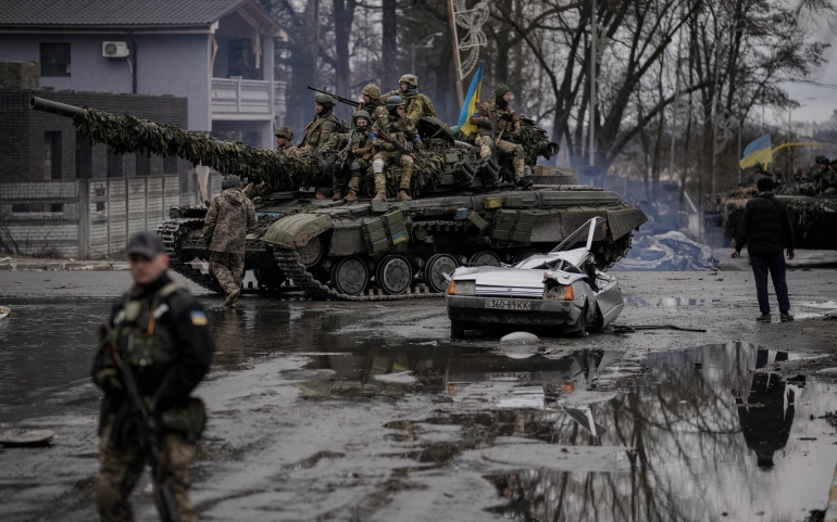 Russia recaptures Ukrainian city: Troops retreat