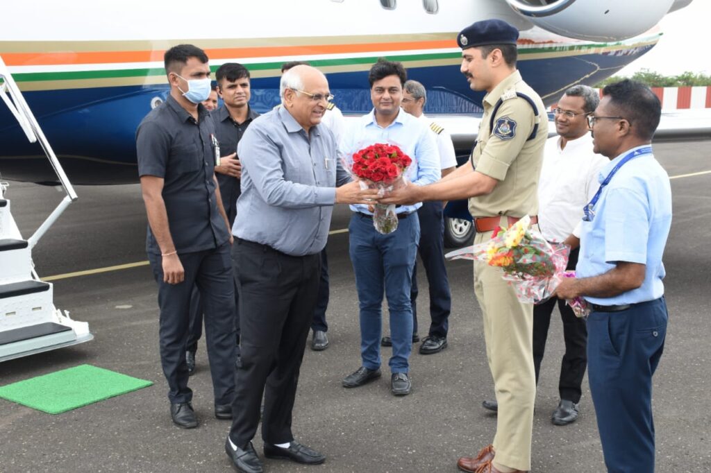 Chief Minister Bhupendrabhai Patel received a warm welcome at Jamnagar Airport