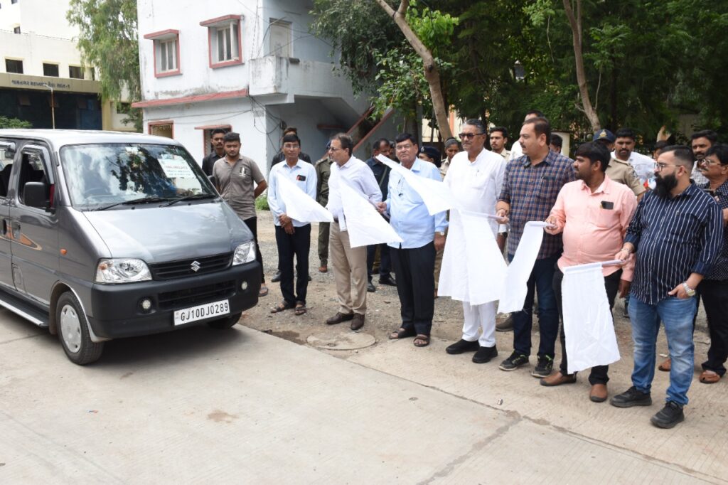 Agriculture Minister Raghavjibhai Patel held a meeting with Jamnagar Municipal Corporation regarding control of lumpy virus.