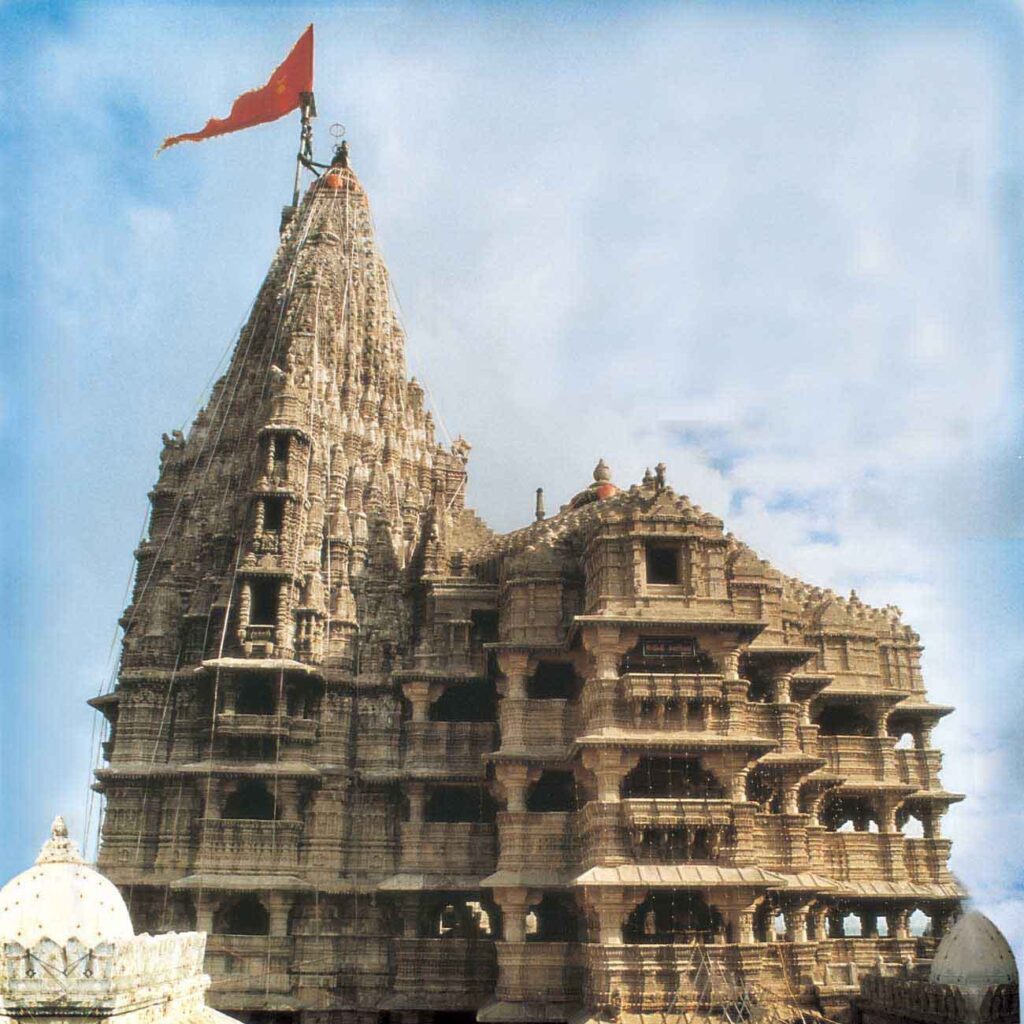 Following heavy rains, the flag of Jagatmandir Dwarkadhish was hoisted at half-mast