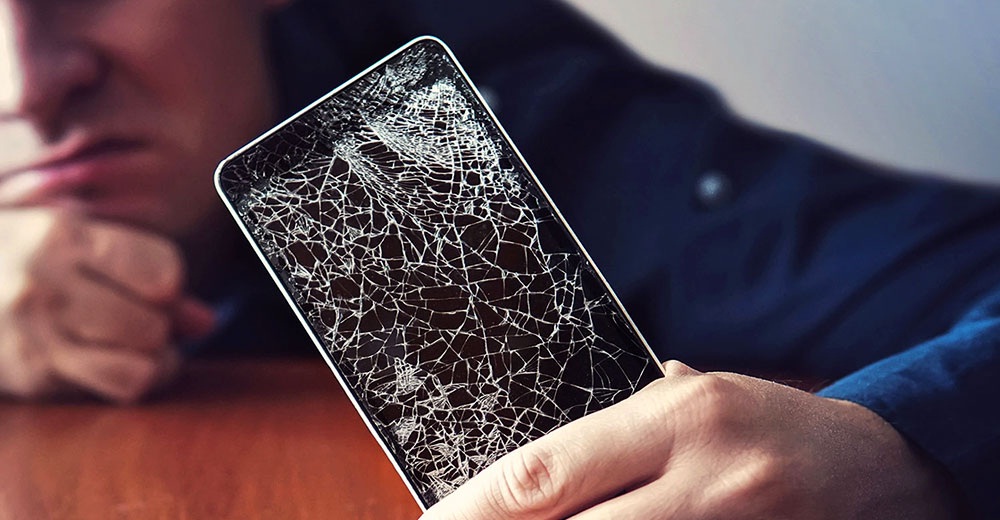 If the smartphone screen is broken, adopt this smart trick at home! Repair will be done for free