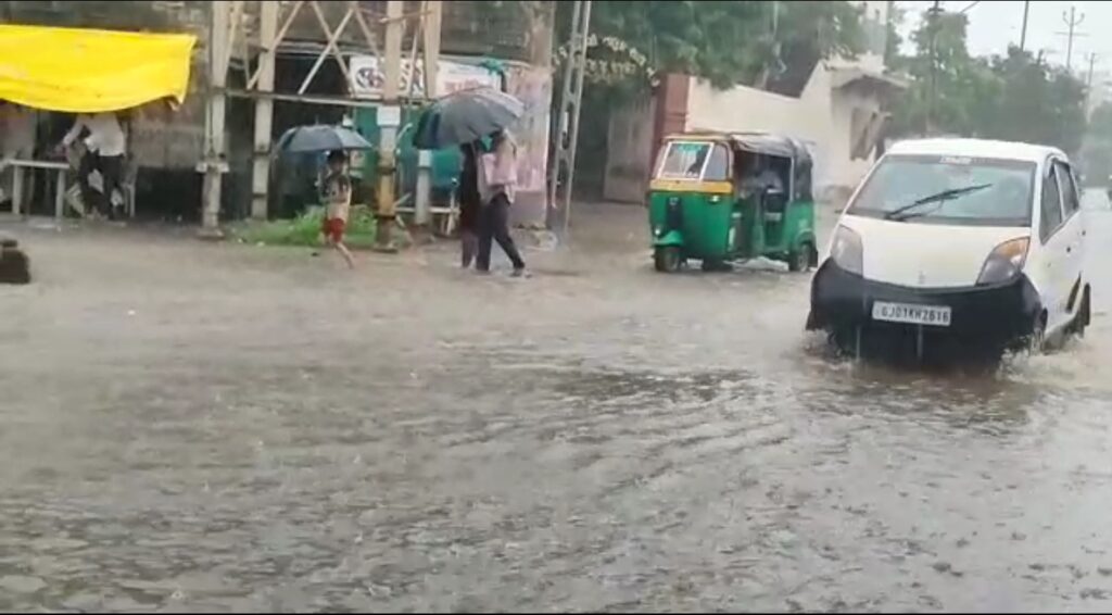 Megharaja's entry in Jam Kandorana Panth from early morning! The Safura River flooded