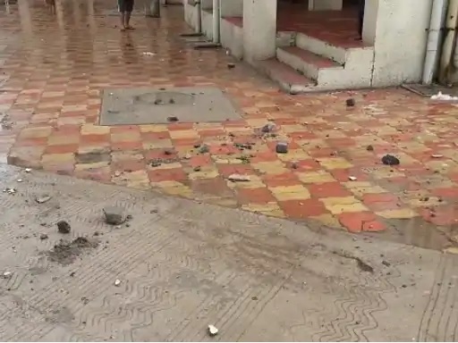 Lightning strikes Jamnagar Mohannagar Awas Yojana building!