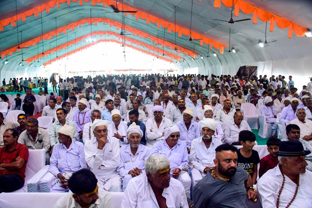 "Rashtra Devotion with Shiva Bhakti" Rudrabhishek program organized by Vasara family with 100 national flags
