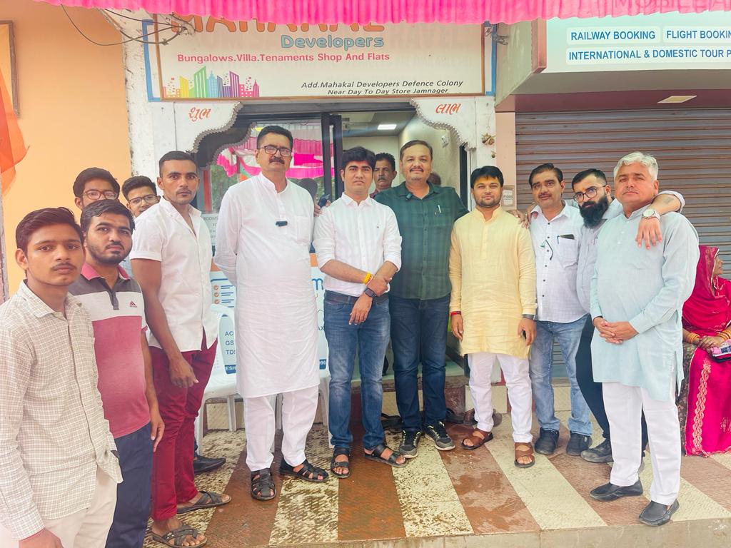 Jamnagar Ward no. Mahakal Group and City Youth Vice President organized Ayushyaman Card camp at 6