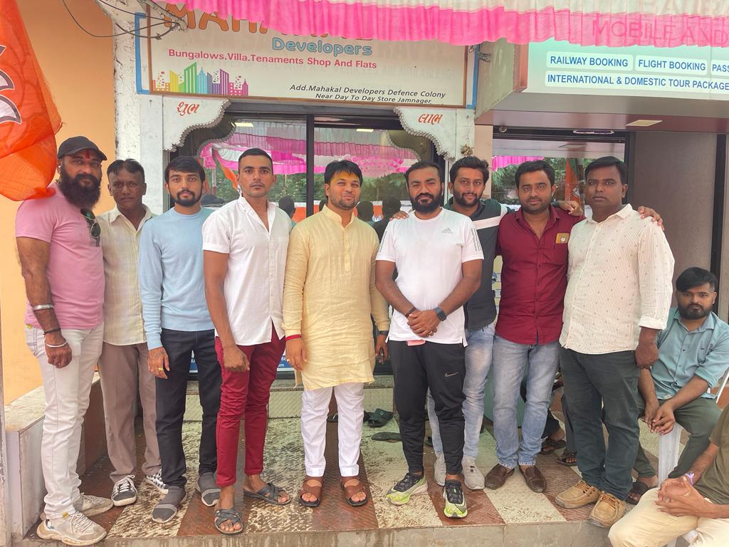 Jamnagar Ward no. Mahakal Group and City Youth Vice President organized Ayushyaman Card camp at 6