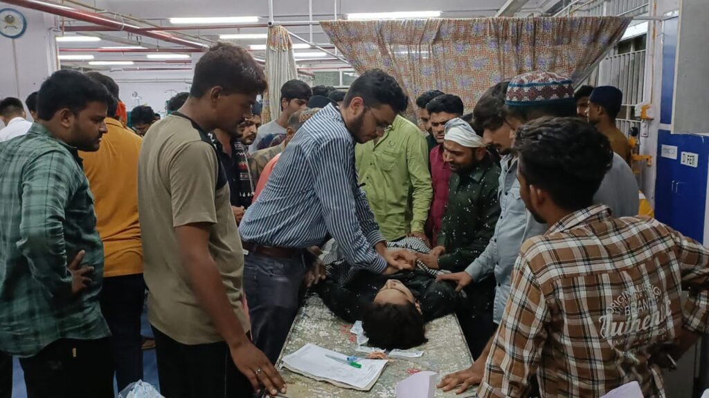 In Jamnagar, 10 people lost their lives after falling on a power line! Two deaths