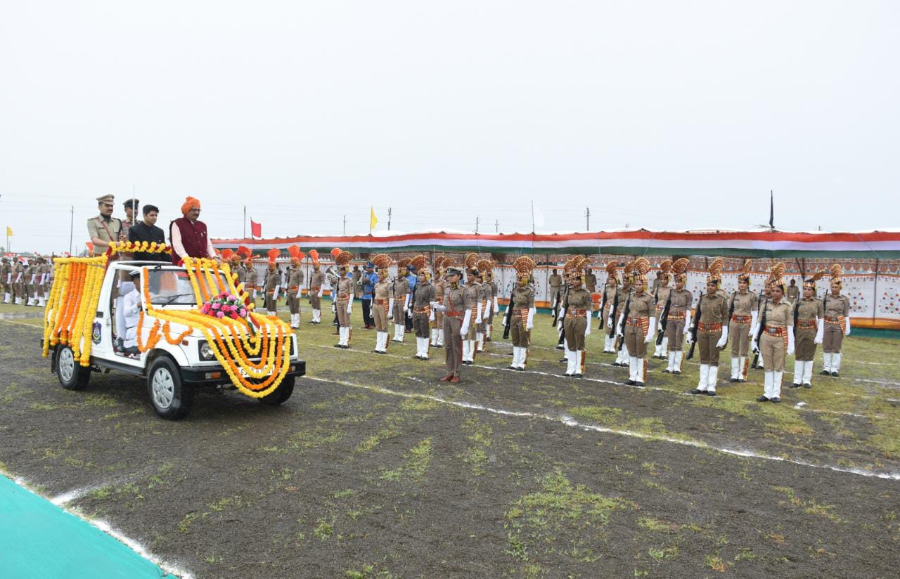 Independence Day in 1976 was celebrated with Aan, Baan and Shan at Kalavd APMC ground.