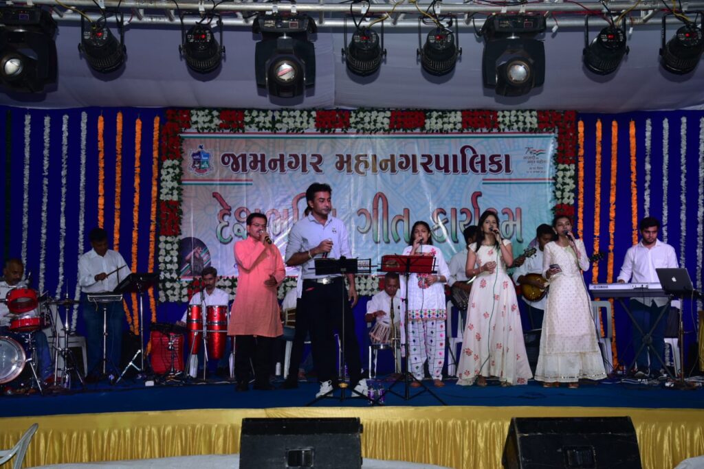 A musical evening was organized by Jamnagar Municipal Corporation on the eve of Independence Day