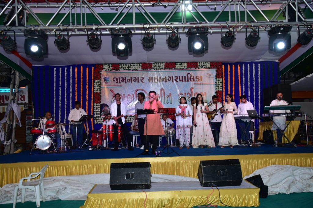 A musical evening was organized by Jamnagar Municipal Corporation on the eve of Independence Day