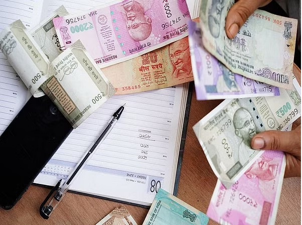 Invest in this policy of LIC! Make 1 crore rupees in 4 years
