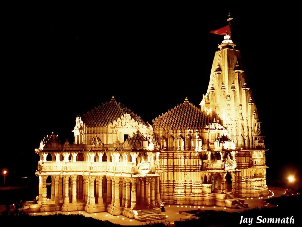 On the last Monday of Shravan, the first Jyotirlinga Somnath was attended by a large number of devotees