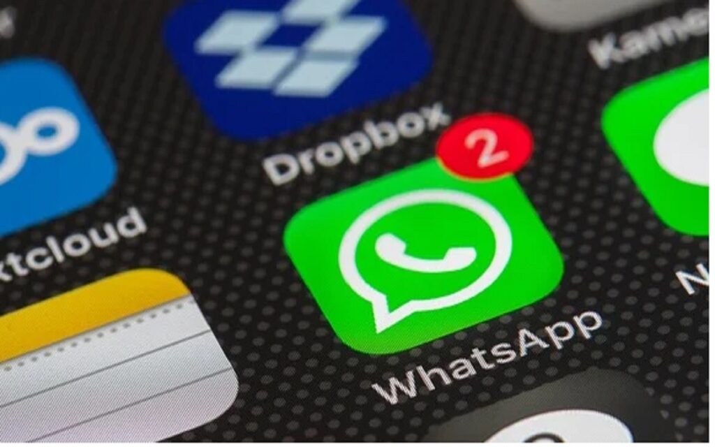 Caution! WhatsApp Blocked 2 Lakh Accounts: You too are not making this mistake