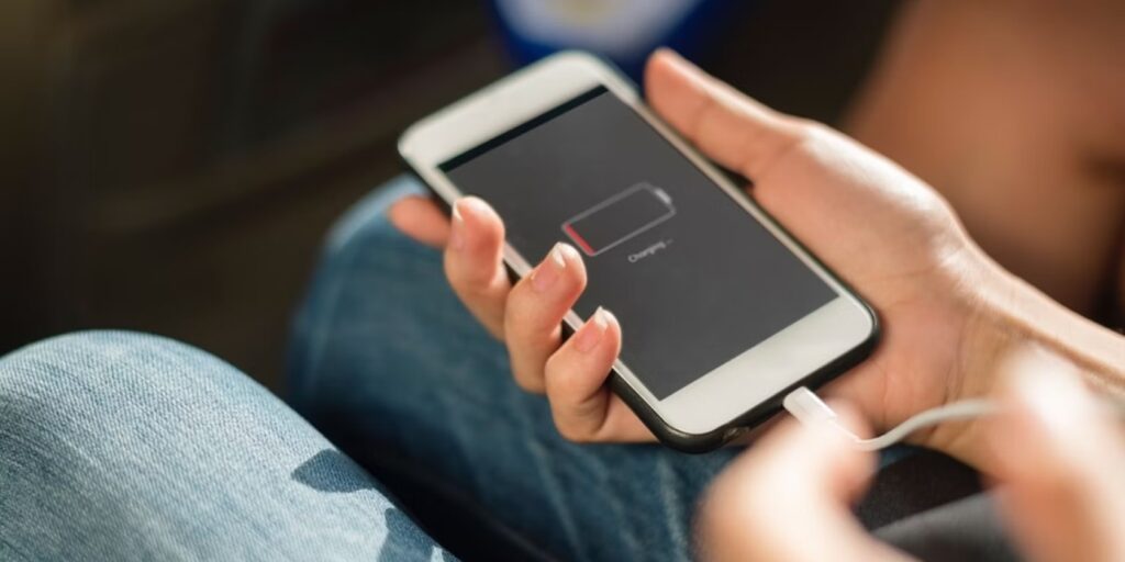 Phone battery draining fast? Doing this thing will increase the life of the phone