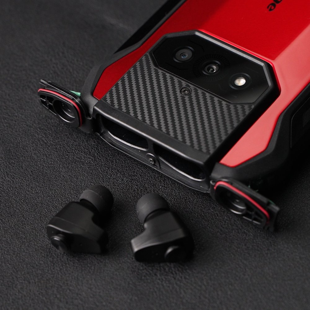Earbuds will stick to the body of the phone! Find out how the features are