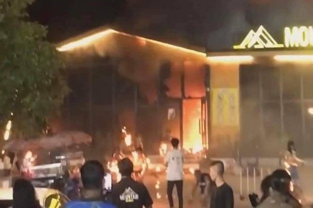 A fierce fire broke out in the most popular night club of Indians in Thailand! 13 deaths