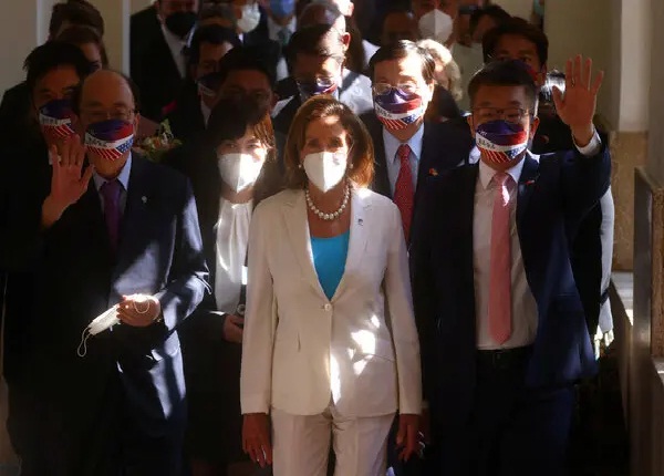 Nancy Pelosi met the President of Taiwan despite China's ban!