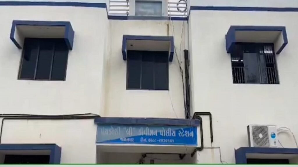 In Dared near Jamnagar, two youths of two families of migrant workers went missing, a huge rush.