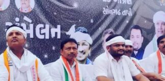 યુવા સ્વાભિમાન સંમેલનમાં ખેસ વગર જોવા મળ્યા હાર્દિક પટેલ અત્યારે કોંગ્રેસમાં જ છું પણ કેટલાક લોકો મારું મનોબળ પણ તોડવાની સાથે ઇચ્છે છે કે હું પક્ષને છોડું : હાર્દિક પટેલ