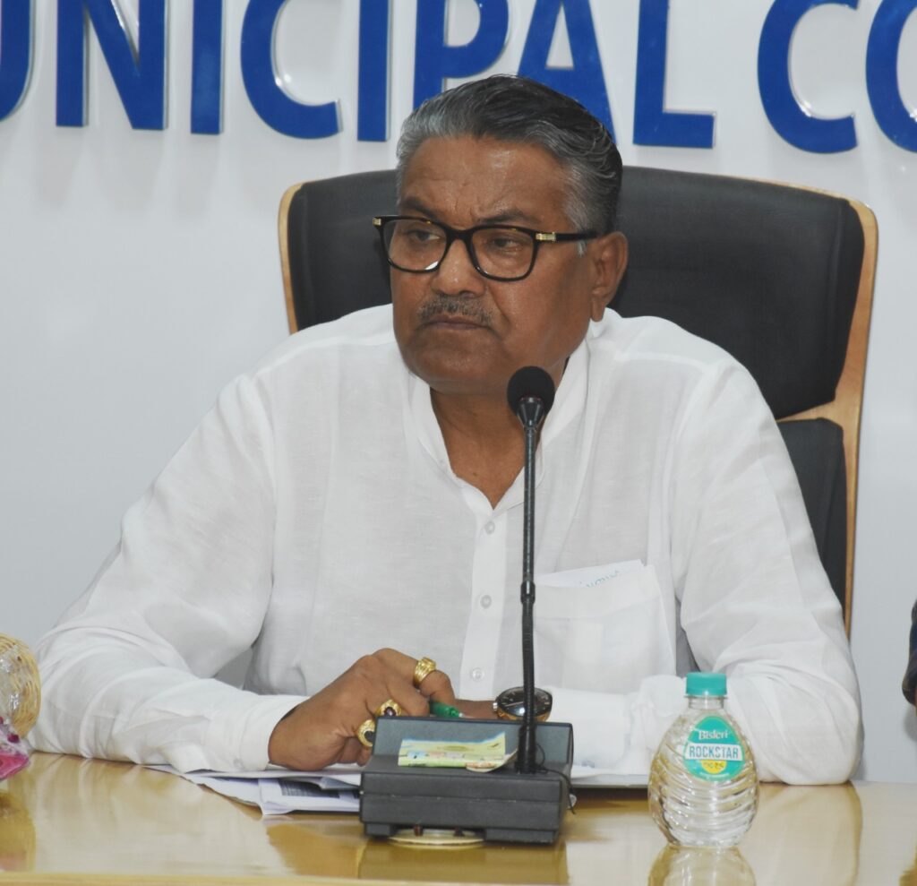 Agriculture Minister Raghavjibhai Patel held a meeting with Jamnagar Municipal Corporation regarding control of lumpy virus.