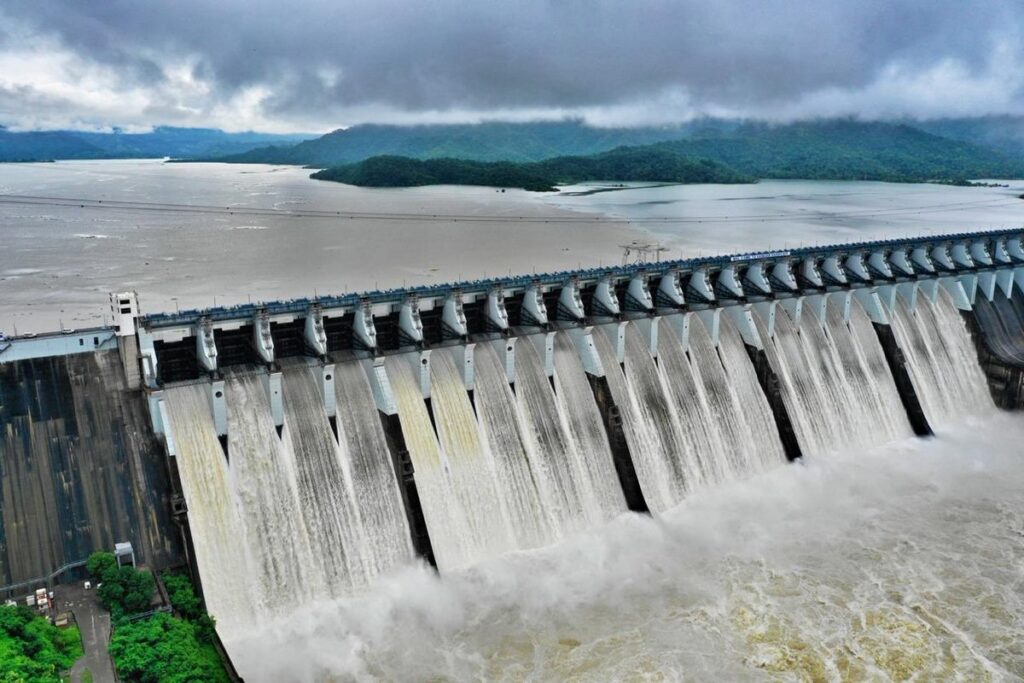 The ghee dam overflowed like the lifeblood of Khambhaliya Panthak! People flocked to see the view