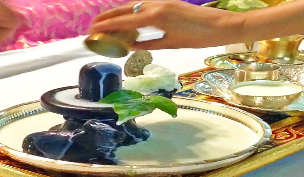 'Chota Kashi' Jamnagar Shravania became Mahadevaya on Monday! Crowd of devotees in Shivalayam