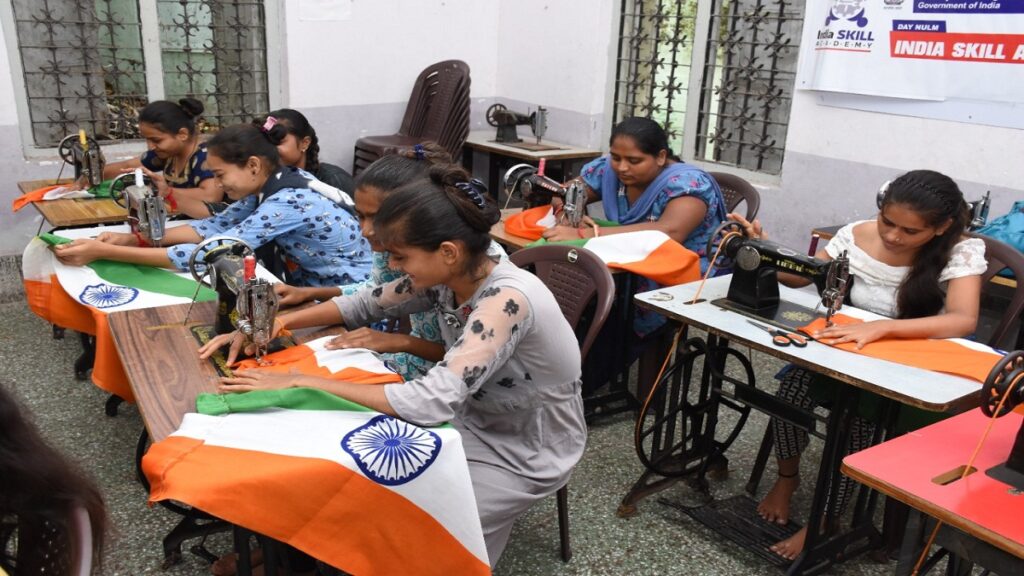 More than 300 women of Jamnagar got employment through Har Ghar Tiranga Abhiyan