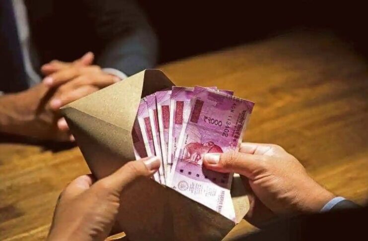 LICની આ પોલિસીમાં કરો રોકાણ! 4 વર્ષમાં 1 કરોડ રૂપિયા બનાવો Invest in this policy of LIC! Make 1 crore rupees in 4 years