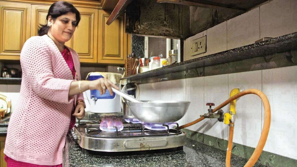 Housewives another blow of inflation! Adani Gas hikes PNG prices
