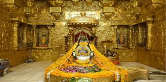 શ્રાવણના છેલ્લા સોમવારે પ્રથમ જ્યોતિર્લીંગ સોમનાથમાં ભક્તોનું ઘોડાપૂર ઊમટ્યું On the last Monday of Shravan, the first Jyotirlinga Somnath was attended by a large number of devotees