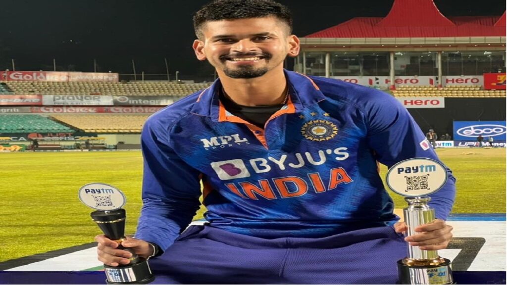 This Indian player has a "K" sticker in his hand! Learn interesting information