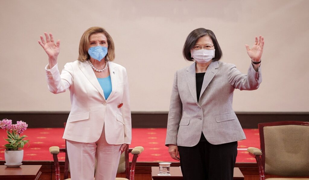 Nancy Pelosi met the President of Taiwan despite China's ban!