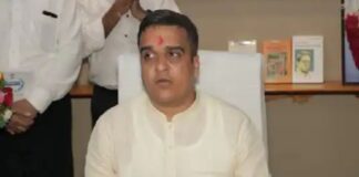 ગૃહ રાજ્યમંત્રી હર્ષ સંઘવીએ પોલીસ ફરિયાદ થઈ હોવાની ટ્વીટ કરી, મોરબી દુર્ઘટનામાં ગુનેગારો કોણ તે અંગે કોઈ ફોડ ન પાડ્યો