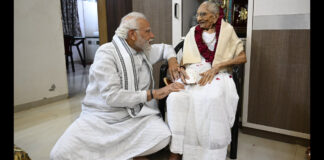 નરેન્દ્ર મોદીને ચાની કિટલીથી PM પદ સુધી પહોંચાડવામાં મદદ કરનારા હીરાબાનું નિધન