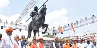 હેલિકોપ્ટરથી પુષ્પ વર્ષા કરી મહારાણા પ્રતાપની પ્રતિમાનું અનાવરણ કરાયું , તેમજ તે જગ્યાને શ્રી મહારાણા પ્રતાપ સર્કલ તરીકે વિકસાવવામા આવ્યું