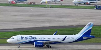 ગુવાહાટીથી અગરતલા જતી ફ્લાઈટમાં ઈમરજન્સી ગેટ ખોલવાનો થયો પ્રયાસ, રોકવા પર યુવકે કર્યું ગેરવર્તન An attempt was made to open the emergency gate in the flight from Guwahati to Agartala, the youth misbehaved when stopped.