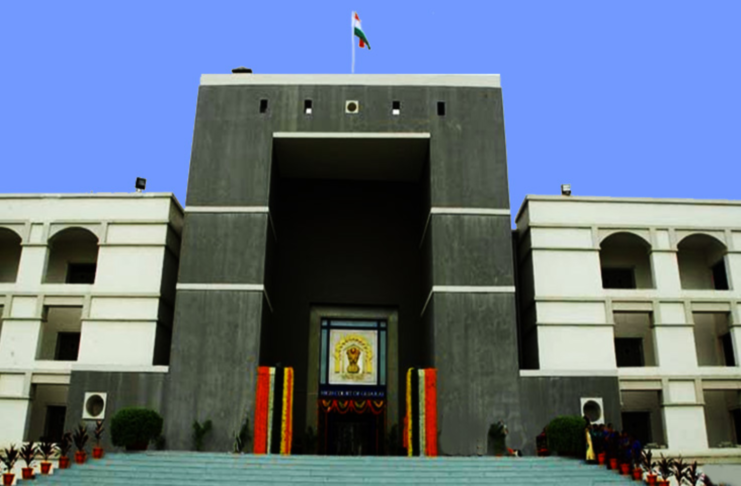 જો રક્ષક જ ભક્ષક હોય તો આ સ્થિતિથી અમે ચિંતિત છીએ, દંપતી પાસેથી વસૂલાત કેસમાં ગુજરાત હાઈકોર્ટની ટિપ્પણી. If the keeper is the consumptive we are concerned with this situation, comments of the Gujarat High Court in the case of recovery from the couple.