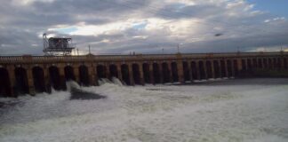 તમિલનાડુને કાવેરીનું પાણી આપવા સામે રાજ્યભરમાં પ્રદર્શન, ખેડૂતો હડતાળ પર બેઠા Demonstrations across the state against release of Cauvery water to Tamil Nadu, farmers sit on strike