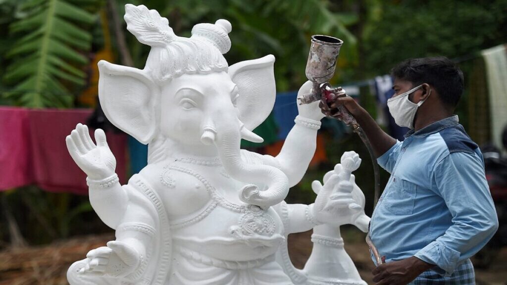 This time the entry of Ganapati from Jamnagar will be with fanfare, preparations for the 9th world record are going on, the theme will captivate.