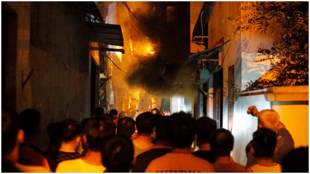 A huge fire broke out in a nine-story building in Hanoi, the city echoed with screams; Dozens of people died in the fire