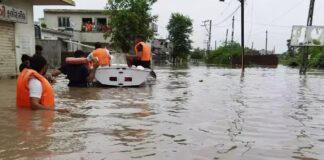 ગુજરાતમાં વરસાદનો કહેર ચાલુ, NDRFની ટીમે ભરૂચમાં પૂરના પાણીમાં ફસાયેલા અનેક લોકોને બચાવ્યા As rain continues in Gujarat, NDRF team rescues several people trapped in flood waters in Bharuch