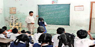 ગુજરાતમાંથી ચોંકાવનારા આંકડા બહાર આવ્યા, 926 પ્રાથમિક શાળાઓમાં માત્ર એક જ શિક્ષક Shocking statistics emerged from Gujarat, only one teacher in 926 primary schools