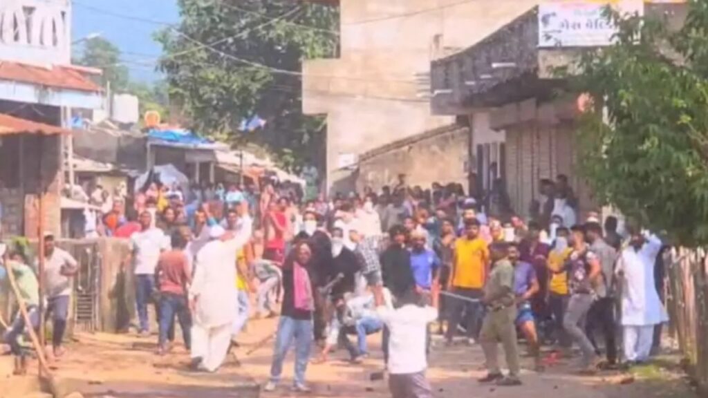 Police flag march in Narmada, FIR against 16 in Vadodara; What is the situation after the violence?