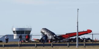 રેનો એર શો દરમિયાન બે પ્લેન અથડાયા, સ્પેરપાર્ટ્સ દોઢ માઈલ સુધી વિખેરાયા, બંને પાઈલટના મોત Two planes collide during Reno Air Show, spare parts scattered over a mile, both pilots dead