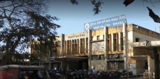 જામનગર બસ સ્ટેશનમાં શૌચાલય સફાઈની અનિયમિતતા બદલ સફાઈ એજન્સીને રૂ.5 હજારનો દંડ કરાયો A cleaning agency was fined Rs.5 thousand for irregular cleaning of toilets in Jamnagar bus station