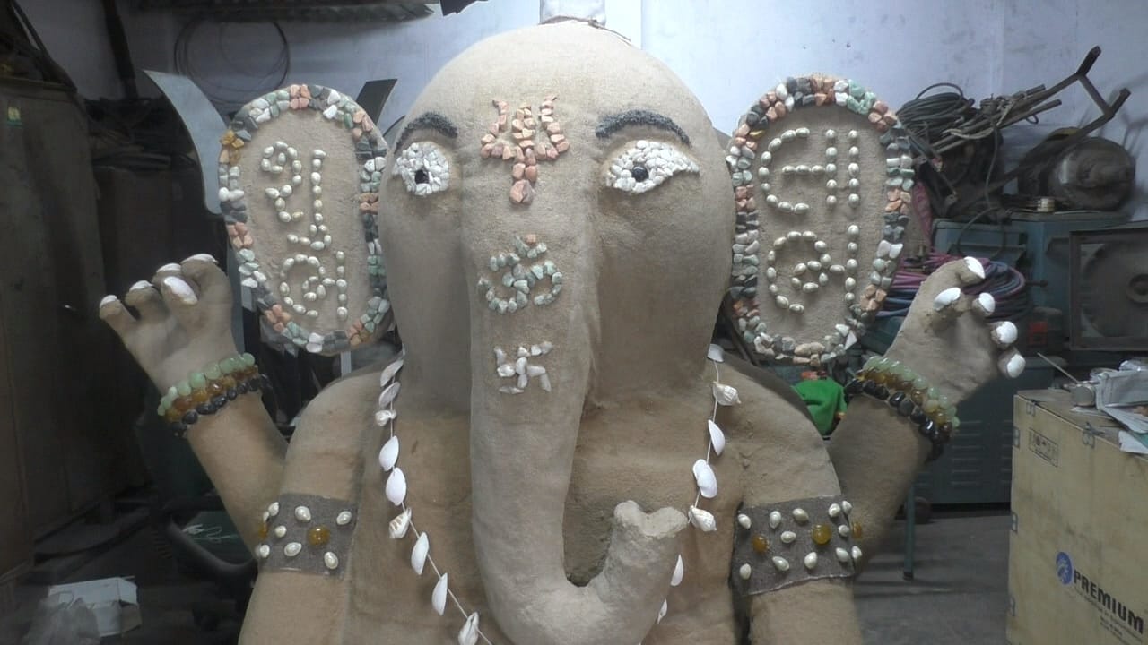 Jamnagar's Eight Wonder Group will create a world record by creating an eco-friendly Ganapati idol and a ballpen over 20 feet long. Jamnagar's Eight Wonder Group will create a world record by creating an eco-friendly Ganapati idol and a ballpen over 20 feet long.