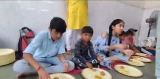 જામનગર બ્રહ્મ સોશ્યલ ગ્રુપ દ્વારા દર વર્ષની જેમ આ વર્ષે પણ ઓપન સૌરાષ્ટ્ર મોદક આરોગવાની સ્પર્ધા યોજાઈ Open Saurashtra Modak Arogwani competition was organized like every year by Jamnagar Brahm Social Group.