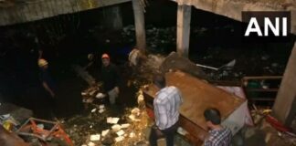 રાજકોટમાં સ્લેબ પડ્યો, 20 લોકોને બચાવાયા, 12 લોકો હોસ્પિટલમાં દાખલ Slab fell in Rajkot, 20 people rescued, 12 people admitted to hospital