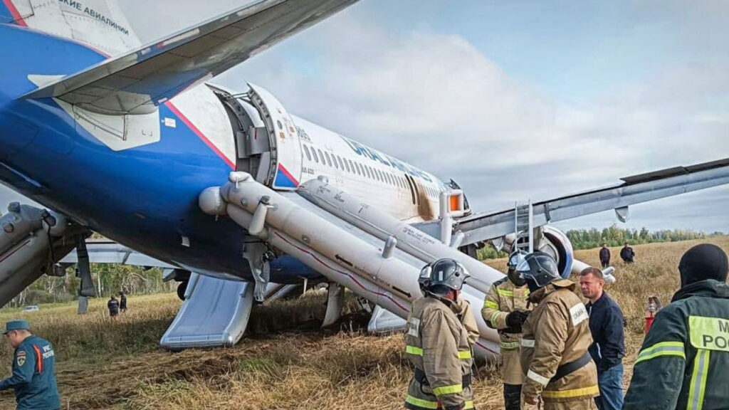 Russian plane A-320 makes emergency landing in Siberian fields, 167 passengers die